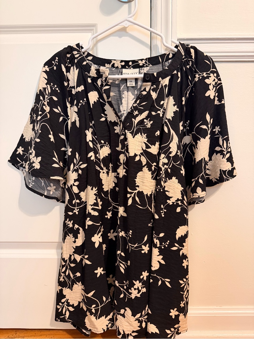 Ava & Viv Black Floral Peasant Blouse